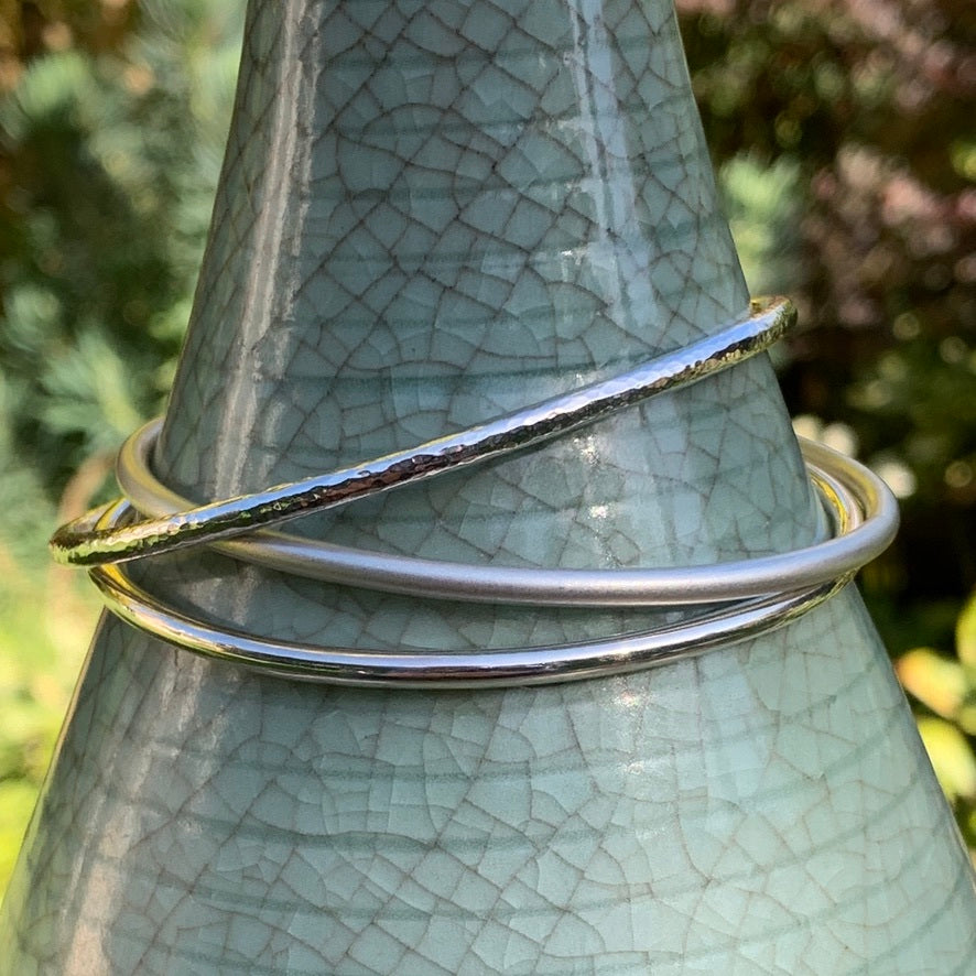 Alambra Hammered Bangle