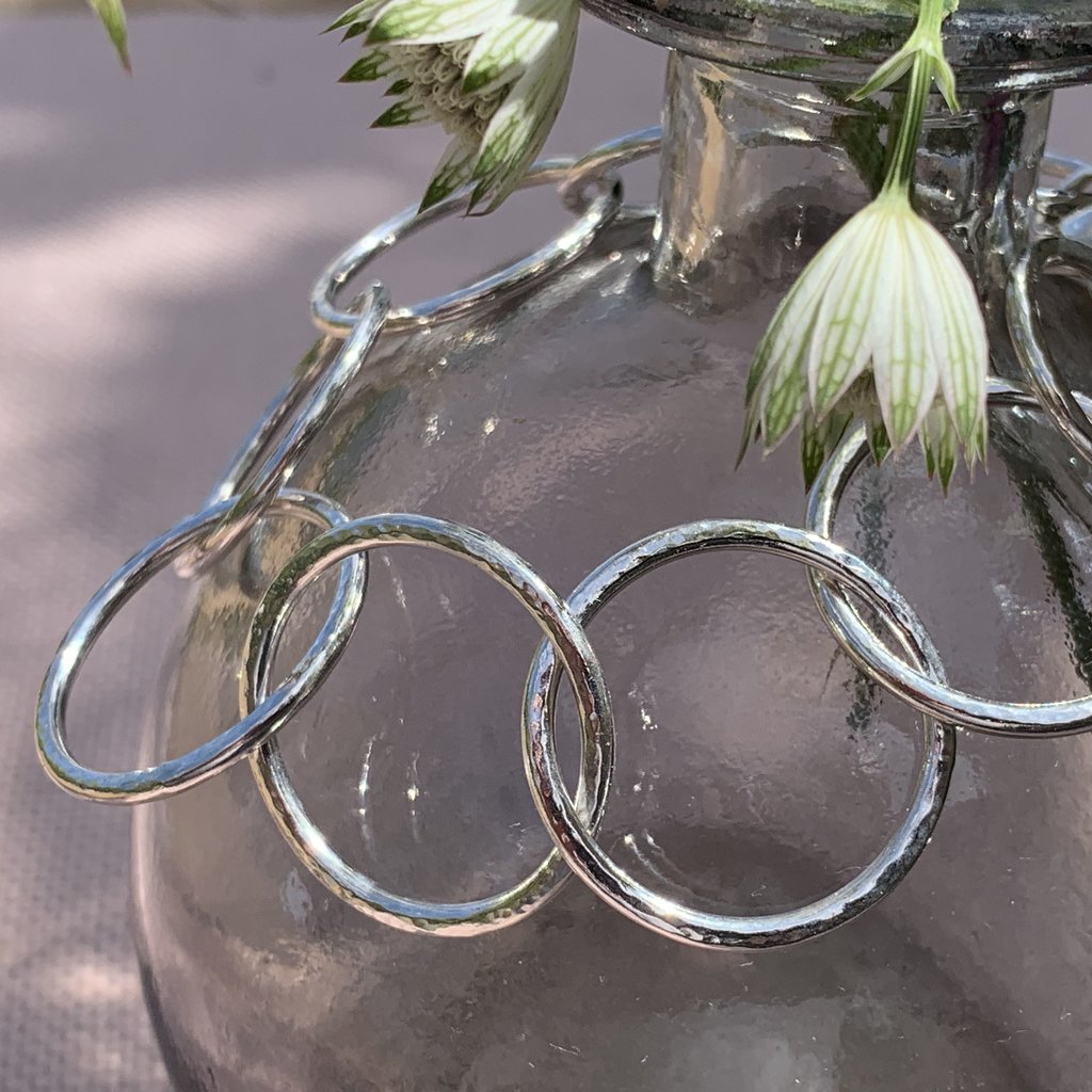 Caldera Grande Cirque - large link silver bracelet - close-up - angle