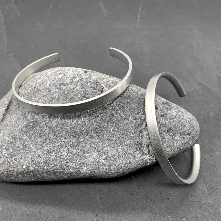  Aventis Mens Silver Cuff Collection on Rock