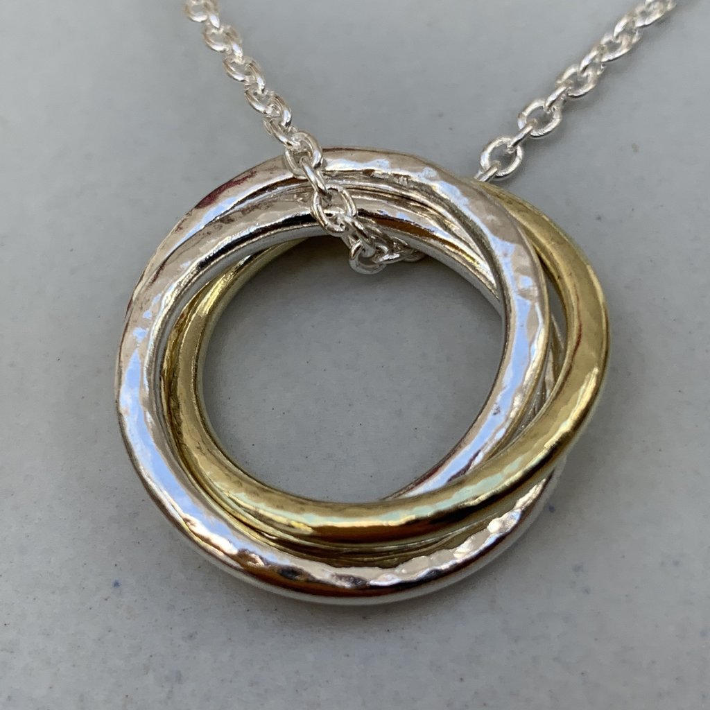 Caldera Russo Russian ring necklace - 18 carat gold and sterling silver pendant - close-up